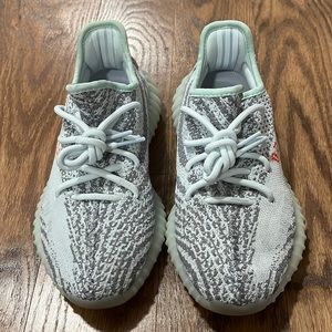 Yeezy boost 350 size 5 ‘Blue tint’